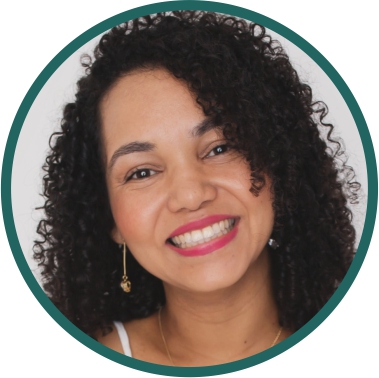 Dra Larissa Carneiro.jpg